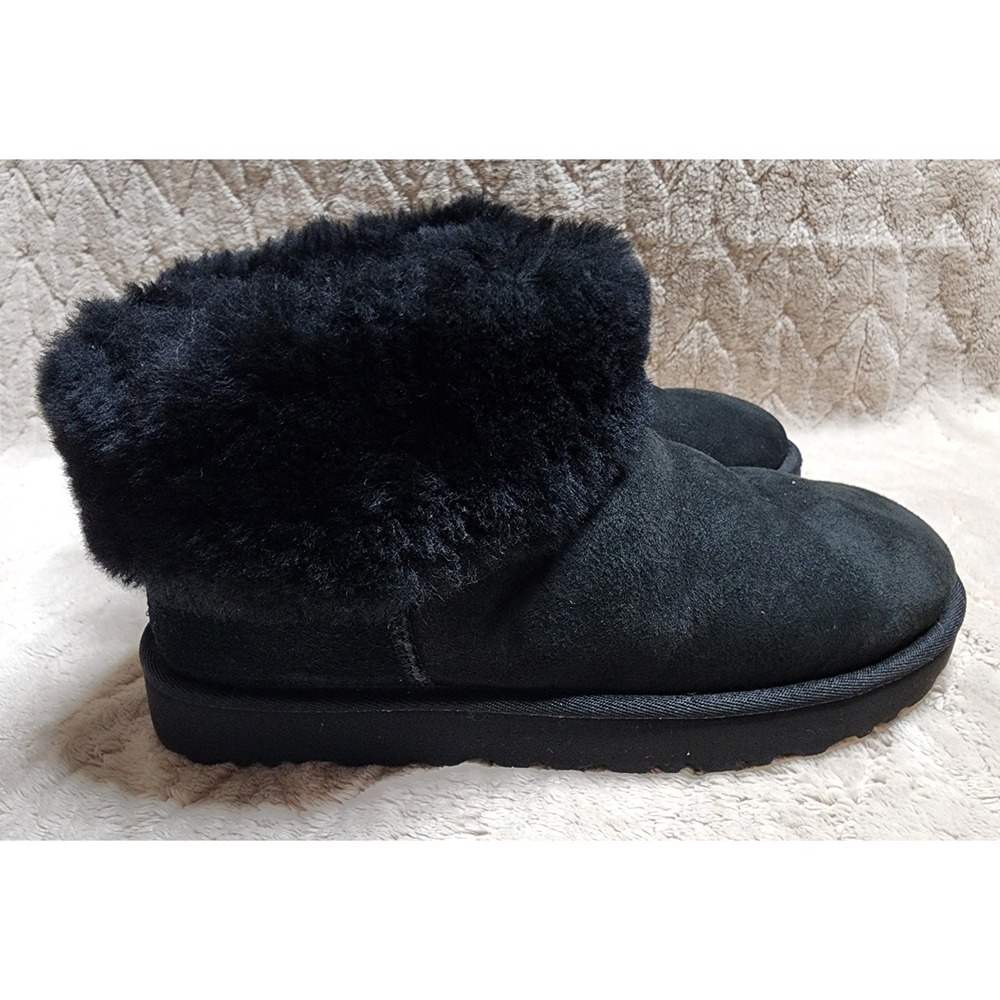 UGG Classic Mini Fluff Black Suede Sheepskin Ankle Boots Womens 9